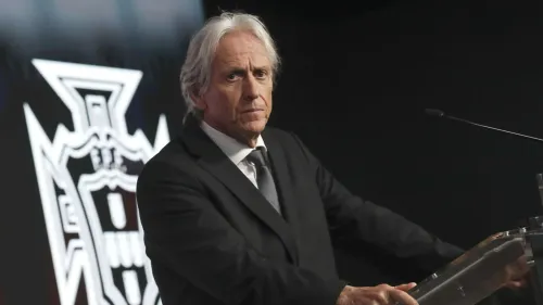 خورخي خيسوس، مدرب المنتخب البرتغالي الجديد، يتحدث في مؤتمر صحفي حول مستقبل كريستيانو رونالدو مع المنتخب.