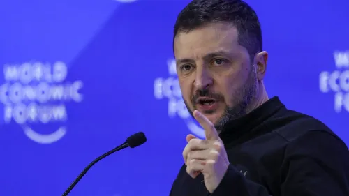 الرئيس الأوكراني فولوديمير زيلينسكي يتحدث بحماس في المنتدى الاقتصادي العالمي بدافوس، مؤكدًا على أهمية زيادة إنفاق الدفاع الأوروبي.