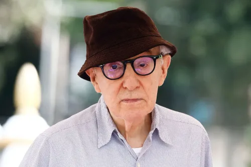 وودي آلن، المخرج الحائز على جائزة الأوسكار، يظهر في جلسة عبر الفيديو خلال مهرجان موسكو السينمائي ويعبر عن إعجابه بالسينما الروسية.