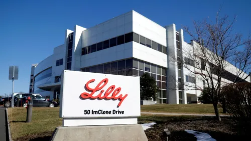 شركة إيلي ليلي تعلن عن استثمار 27 مليار دولار لبناء أربعة مصانع جديدة في الولايات المتحدة لدعم تصنيع الأدوية.