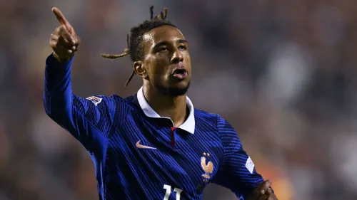 مايكل أوليسي يحتفل بهدف الفوز الحاسم لفرنسا ضد بلجيكا في دوري الأمم الأوروبية 2026 تحت قيادة زين الدين زيدان.