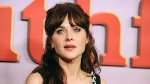 زوي ديشانيل تعبر عن حزنها لفقدان منزل طفولتها في باليساديس بسبب حريق، مشيرةً إلى ذكرياتها الجميلة وأهمية المجتمع حولها.