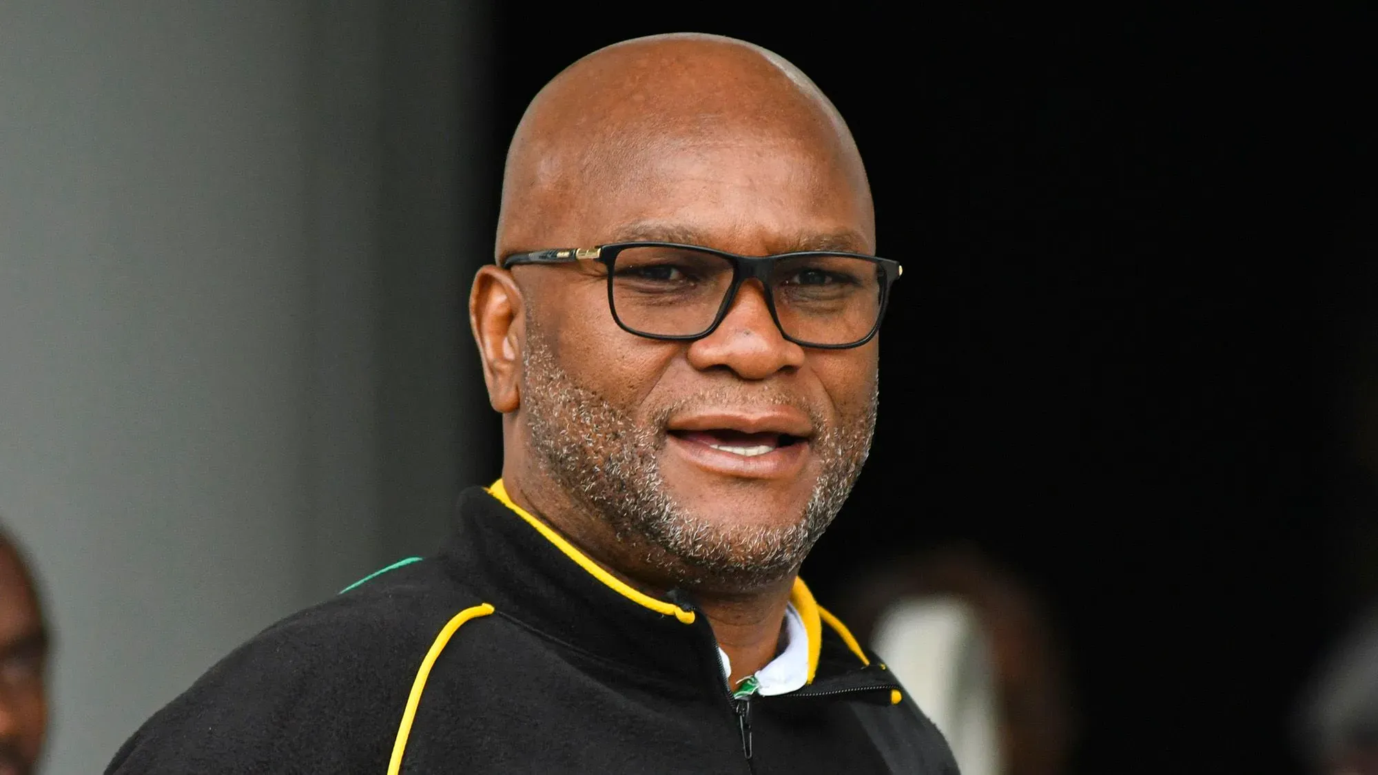 صورة لناثي مثيثوا، سفير جنوب أفريقيا في فرنسا، الذي وُجد ميتًا في باريس. كان قد شغل مناصب دبلوماسية بارزة.