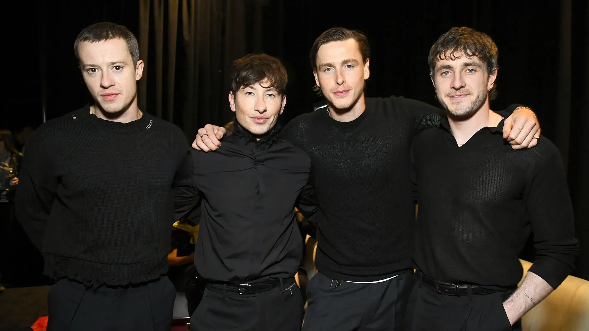 أربعة ممثلين يرتدون ملابس سوداء، يمثلون أعضاء فرقة البيتلز في مشروع سينمائي جديد من إخراج سام مينديز، حيث ستُروى قصصهم بشكل منفصل.