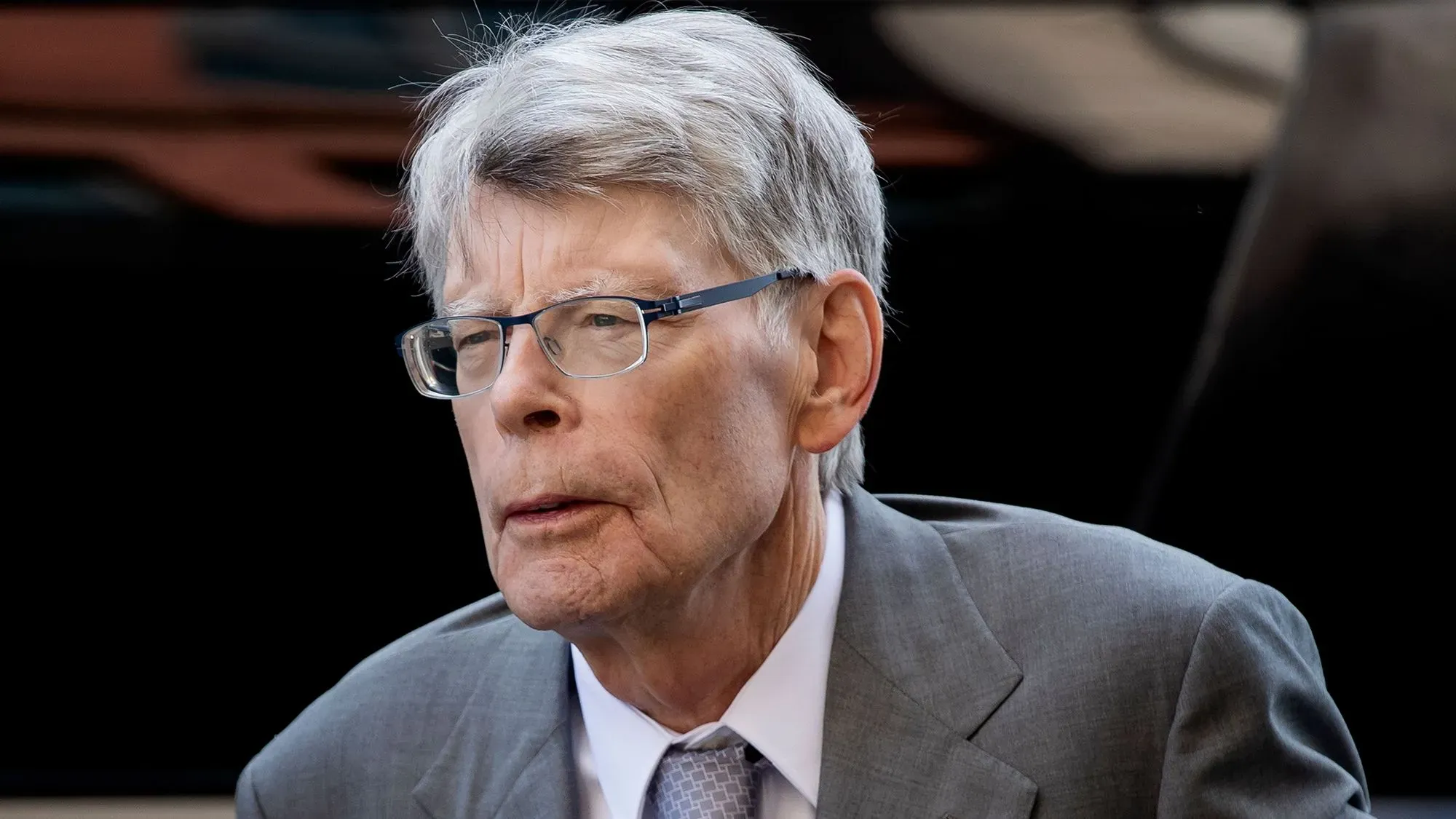 ستيفن كينغ يتحدث بجدية عن حرائق الغابات وتأثيرها على حفلات توزيع الجوائز، معبرًا عن رفضه لحفل الأوسكار هذا العام.