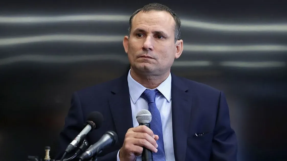 خوسيه دانيال فيرير، ناشط معارض بارز، يتحدث في مؤتمر صحفي بعد إطلاق سراحه من السجون الكوبية، مع التركيز على قضايا حقوق الإنسان.