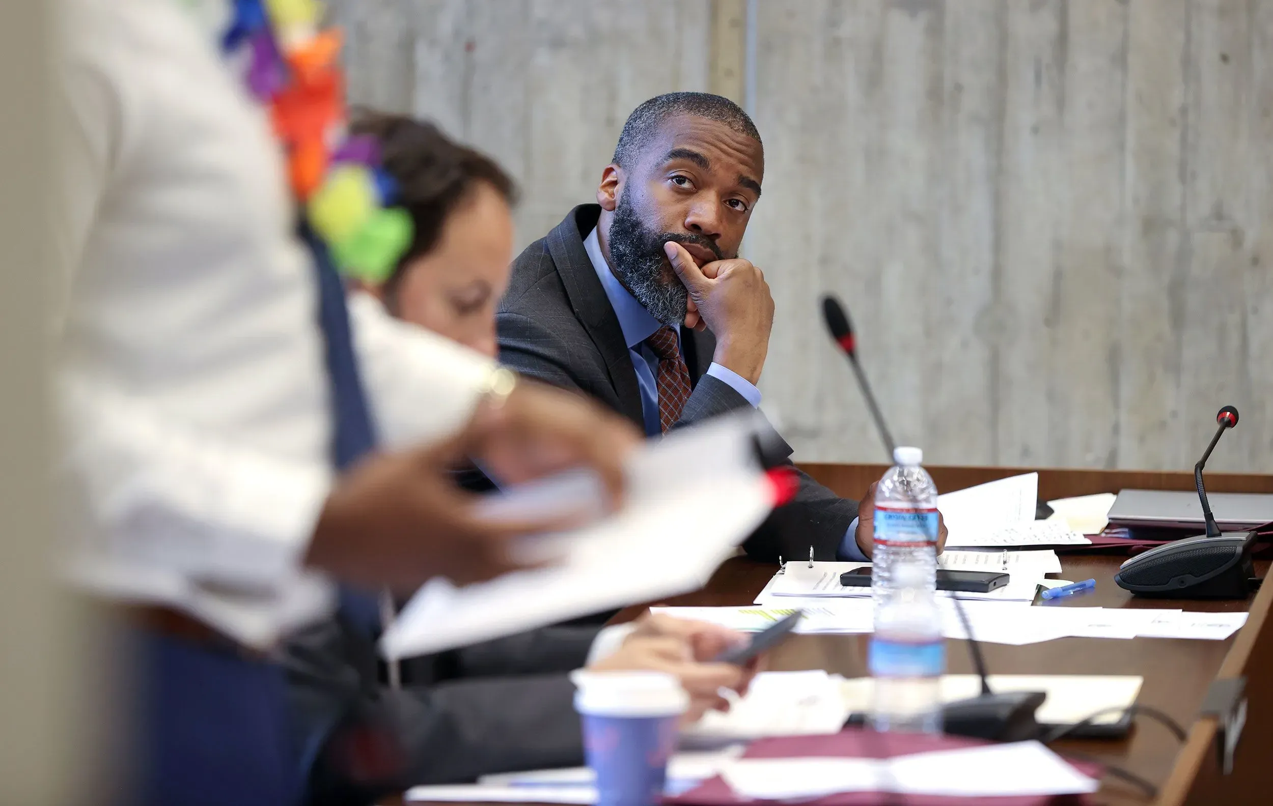 اجتماع لمناقشة توسيع الجامعات ذات الأصول الأفريقية في سان فرانسيسكو، مع التركيز على تعزيز فرص التعليم للطلاب السود.