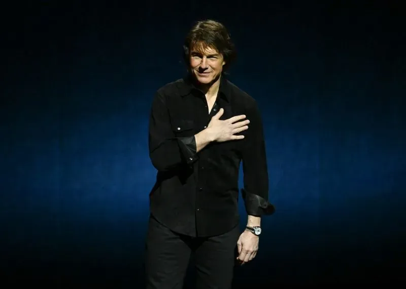 توم كروز يكرم صديقه فال كيلمر في مؤتمر سينماكون، معبرًا عن إعجابه بمسيرته الفنية وتأثيره.