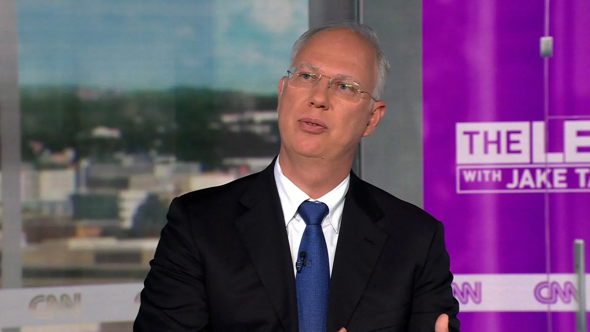 كيريل ديمترييف، كبير المفاوضين الروس، يتحدث في برنامج تلفزيوني حول العلاقات الروسية الأمريكية وموضوع العقوبات.