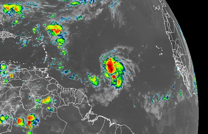 تظهر الصورة العاصفة الاستوائية جيري في وسط المحيط الأطلسي، مع تحذيرات من احتمال تحولها إلى إعصار.