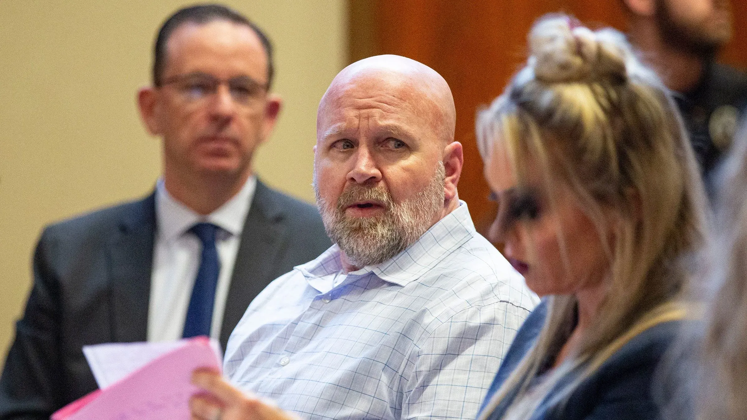 لينكولن سميث في قاعة المحكمة بعد الحكم عليه بالسجن 48 عامًا لقتله سبعة عمال زراعيين في حادث تصادم على الطريق السريع I-5.