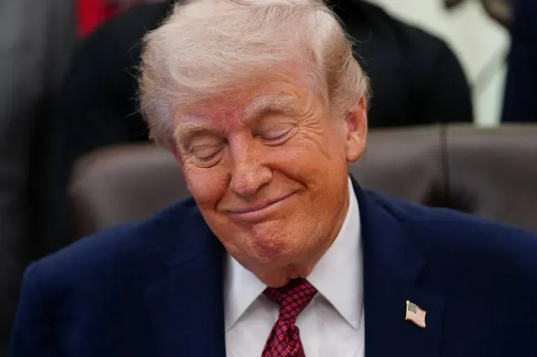 تصريح الرئيس الأمريكي دونالد ترامب حول تمديد وقف إطلاق النار مع إيران، مع تعبير عن الارتياح.