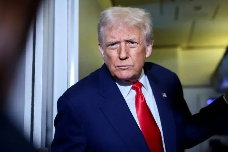 ترامب يتحدث في البيت الأبيض عن بيع طائرات F-35 للسعودية، مشيرًا إلى تعزيز العلاقات الأمريكية-السعودية.