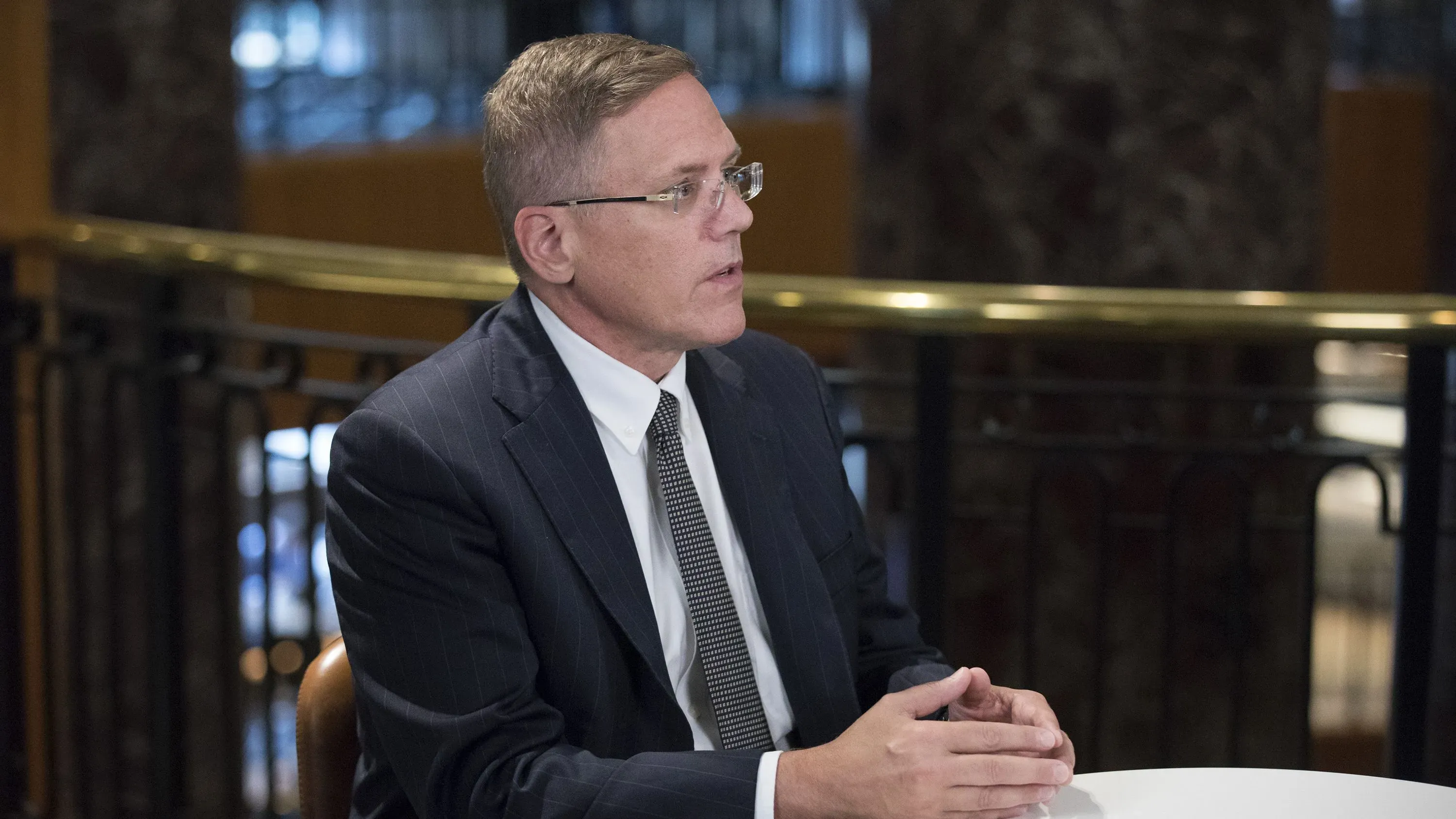 الرئيس التنفيذي لشركة ألكوا، ويليام أوبلينجر، يتحدث في مؤتمر حول تأثير الرسوم الجمركية على الألومنيوم على الوظائف الأمريكية.