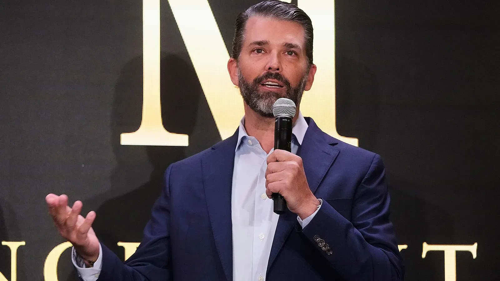 إريك ترامب يتحدث خلال إطلاق خدمة ترامب موبايل، مع التركيز على الهاتف الذكي T1 المصنوع في الولايات المتحدة.