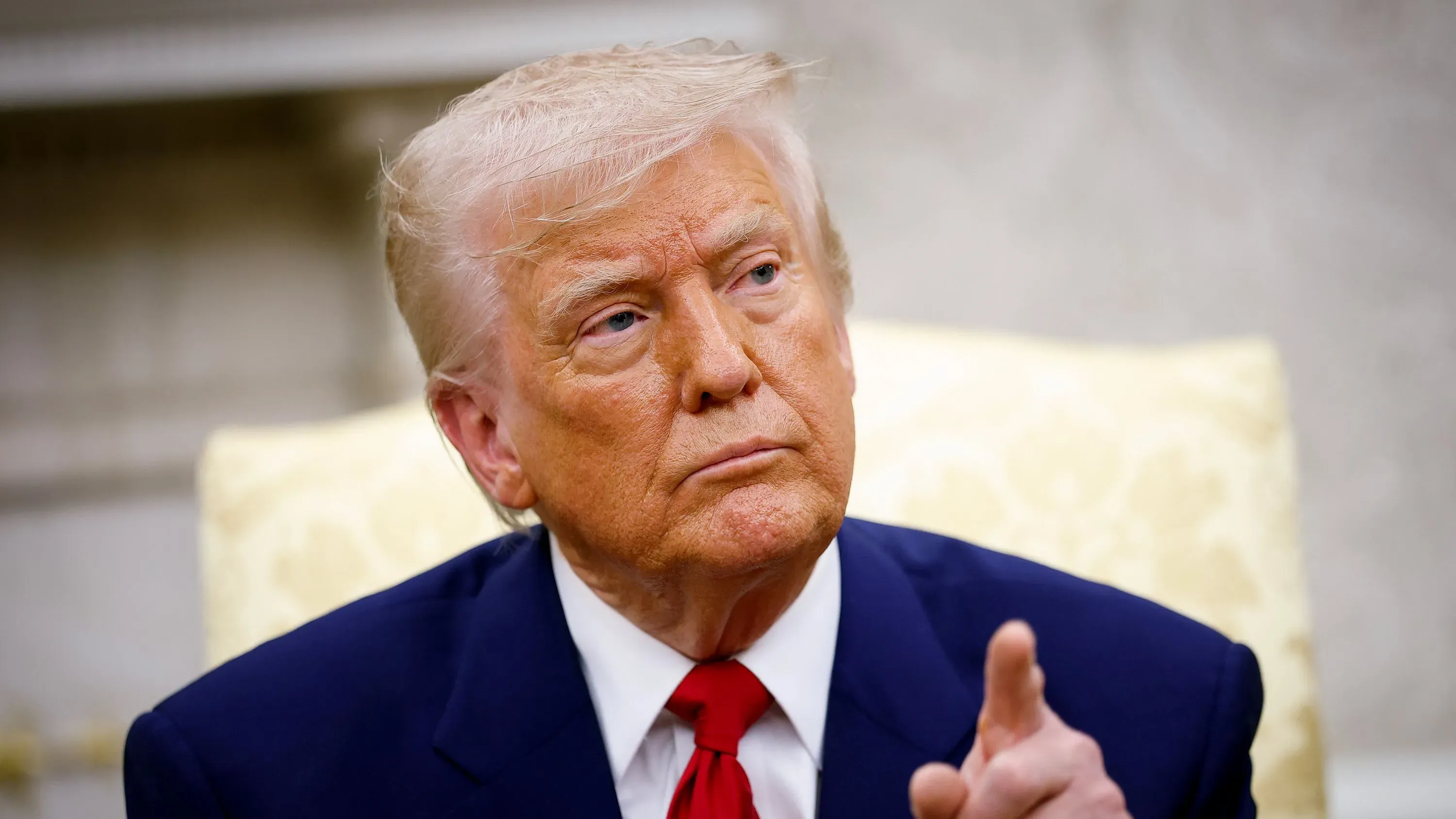 تصريح ترامب بشأن فرض رسوم جمركية على واردات الأدوية يثير المخاوف من نقص الأدوية وارتفاع الأسعار في الولايات المتحدة.