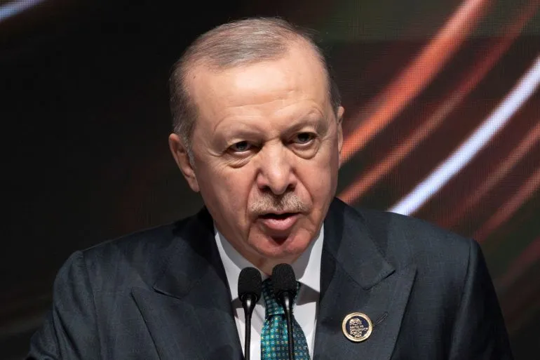 الرئيس التركي رجب طيب أردوغان يدلي بتصريحات حادة حول محاولات إسرائيل لتفجير الاتفاق الأمريكي-الإيراني ودعم السلام الإقليمي.