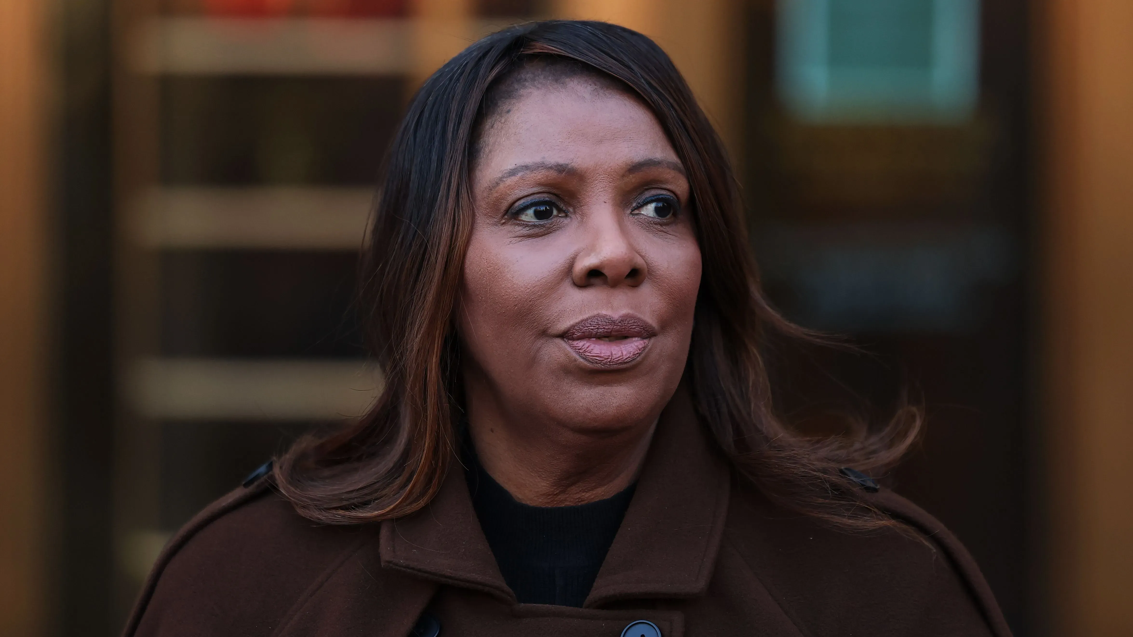 وجهت المدعية العامة في نيويورك، ليتيتيا جيمس، انتقادات لفرض التعريفات الجمركية غير القانونية من قبل إدارة ترامب.