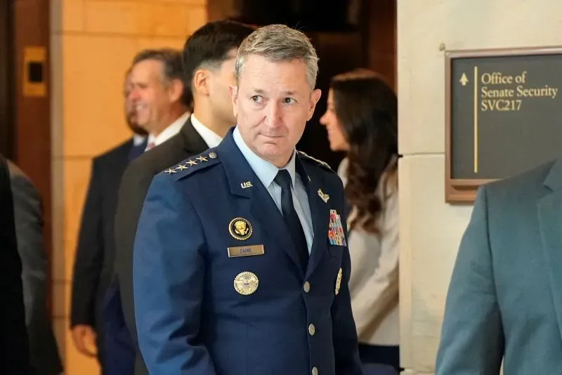 الجنرال دان كين، رئيس هيئة الأركان المشتركة، خلال إحاطة لمجلس الشيوخ حول الضربات العسكرية الأمريكية على المواقع النووية الإيرانية.