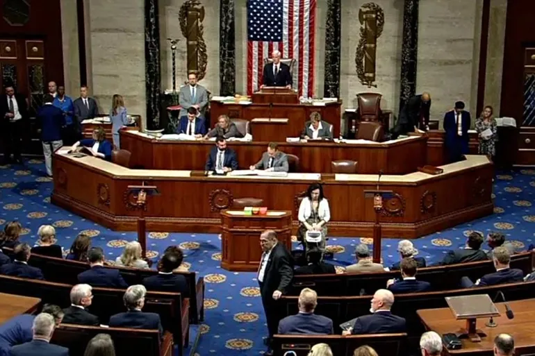 خبر عاجل من الجزيرة حول تصويت مجلس الشيوخ الأمريكي للمضي قدمًا في حزمة تمويل لإنهاء الإغلاق الحكومي.