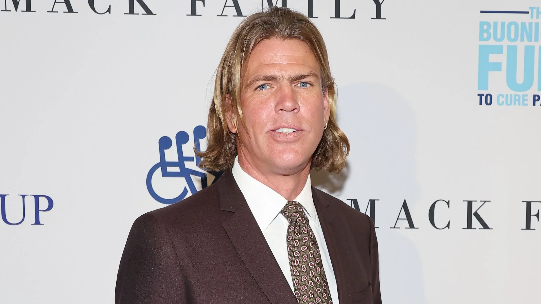 غاري هول جونيور، السباح الأولمبي الأمريكي، يتحدث عن فقدانه لميدالياته في حريق باليسيدس، معبراً عن مشاعره تجاه الخسارة.