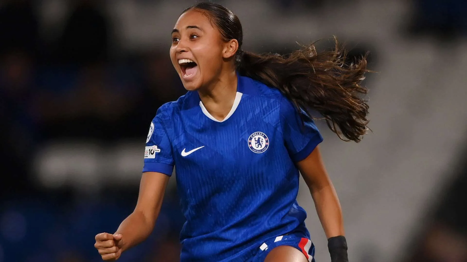أليسا طومسون تحتفل بهدفها الحاسم لتشيلسي في فوز 1-0 على أرسنال ضمن الدوري الإنجليزي الممتاز للسيدات.