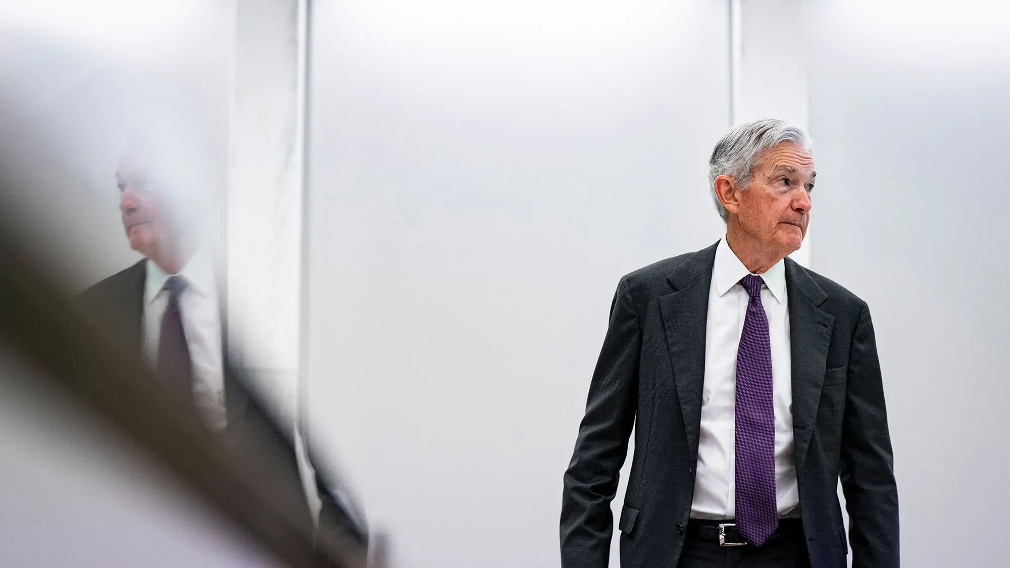 تصريحات رئيس الاحتياطي الفيدرالي جيروم باول في جاكسون هول تعكس التوتر بين البنك المركزي وإدارة ترامب بشأن أسعار الفائدة.