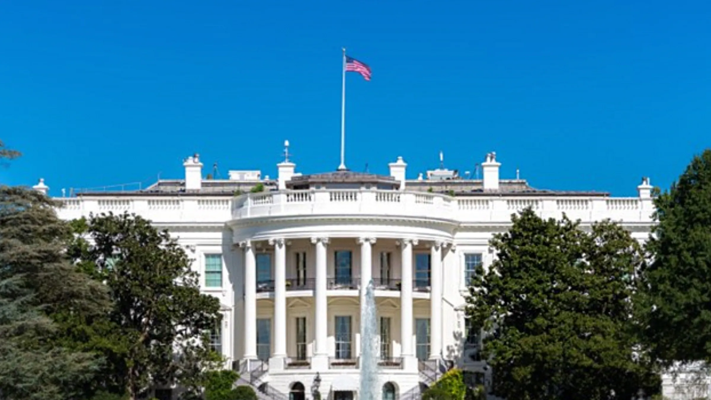 شعار شبكة سي إن إن مع عبارة "أخبار عاجلة"، يعكس التغييرات المرتقبة في وزارة الصحة والخدمات الإنسانية الأمريكية.