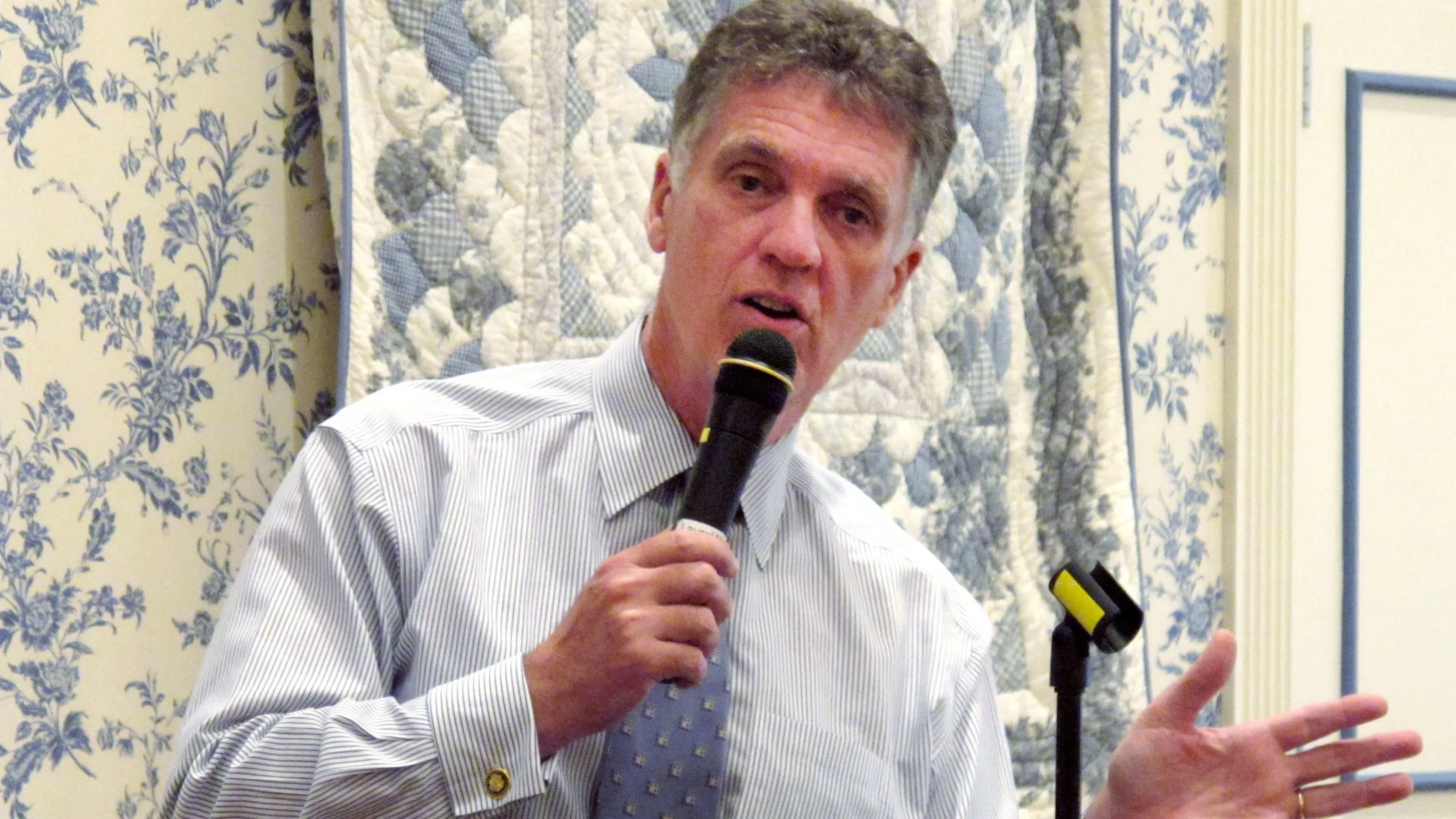 سحب البيت الأبيض ترشيح الدكتور ديف ويلدون لمدير مراكز مكافحة الأمراض، بعد انتقادات حول آرائه بشأن اللقاحات.