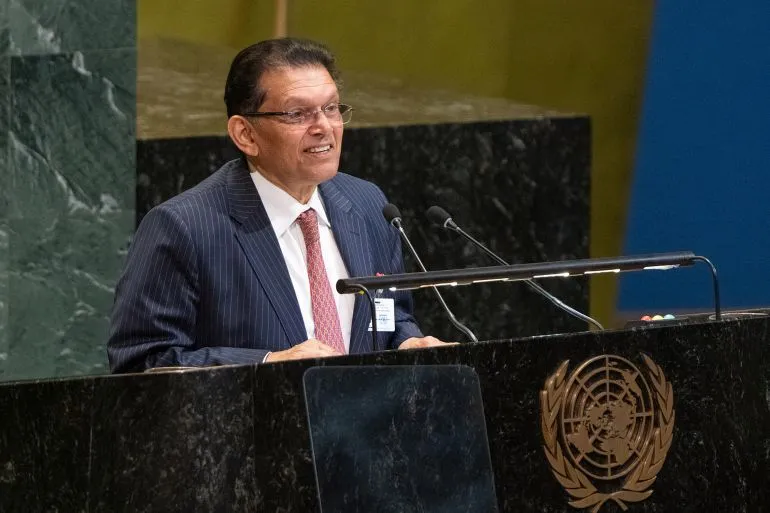 خليل الرحمن، وزير الخارجية البنغلاديشي، يتحدث أمام الجمعية العامة للأمم المتحدة بعد انتخابه رئيساً للدورة الحادية والثمانين.