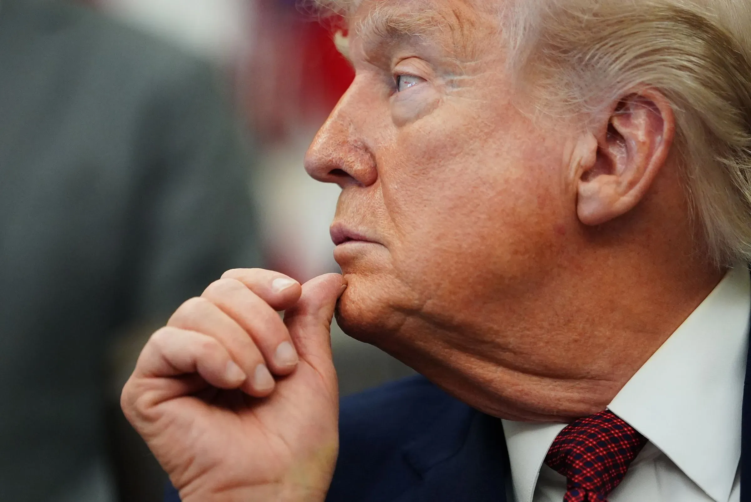 اجتماع الرئيس ترامب مع فريقه الأمني في البيت الأبيض، حيث يناقشون الموقف الإيراني وقرار تمديد وقف إطلاق النار.