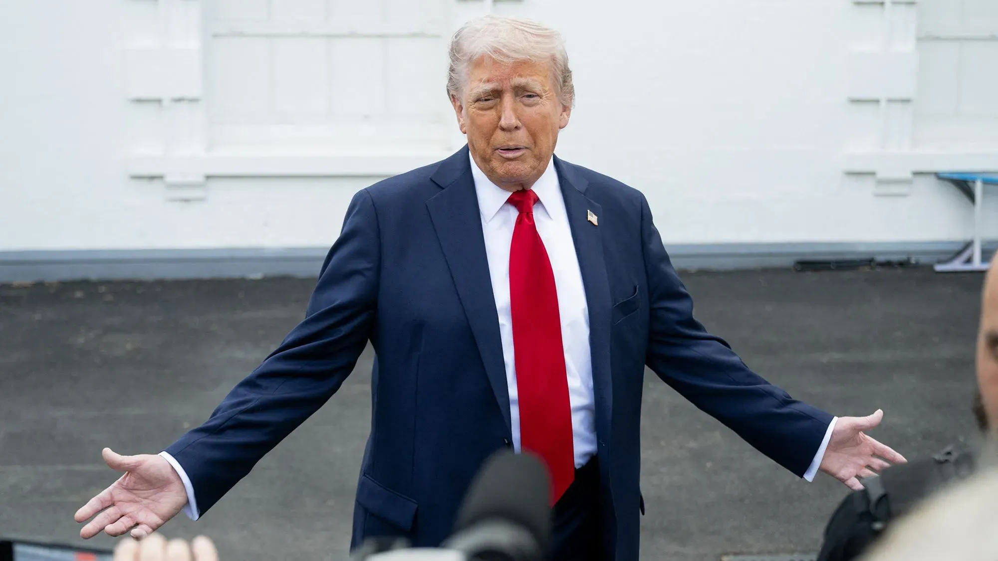 تصريح الرئيس الأمريكي دونالد ترامب حول اعتراف الولايات المتحدة بضم روسيا لشبه جزيرة القرم، وسط انتقادات من زيلينسكي.